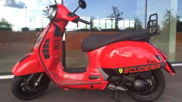 Vespa GTS MCAR Ferrari Edition